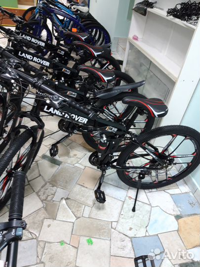 Велосипед 21 скорость на черных литых дисках