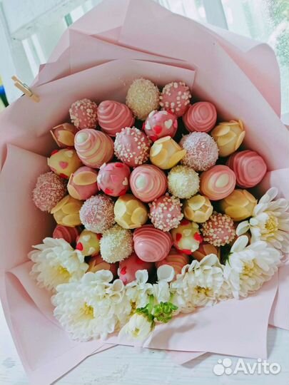 Цветы и клубника в шоколаде