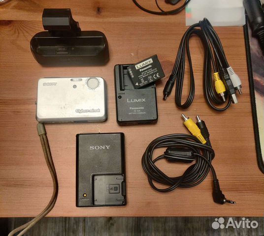 Фотоаппараты, зрядные устройства, кабели