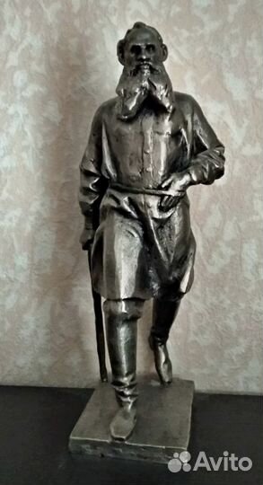 Скульптура металлическая Толстой