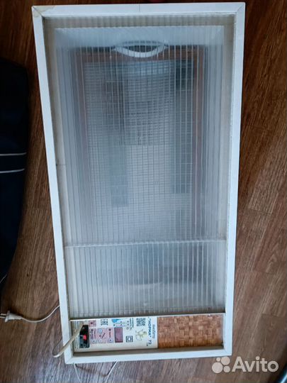 Инкубатор для яиц выводной блиц 90 яиц б/у