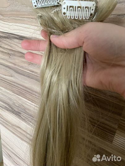 Волосы на заколках