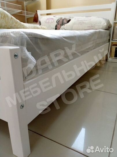 Кровать массив