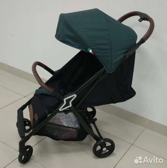 Прогулочная коляска новая