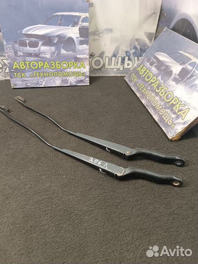 Поводок дворника левый Peugeot 206