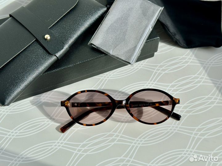 Очки в стиле miu miu regard