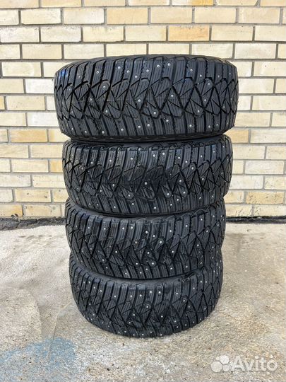 Goodyear Ultragrip 600 215/55 R16