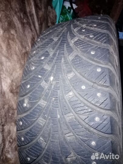Автомобильные шины зимний 215.55. 17