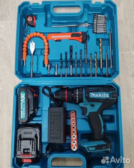 Аккумуляторный шуруповерт Makita с набором