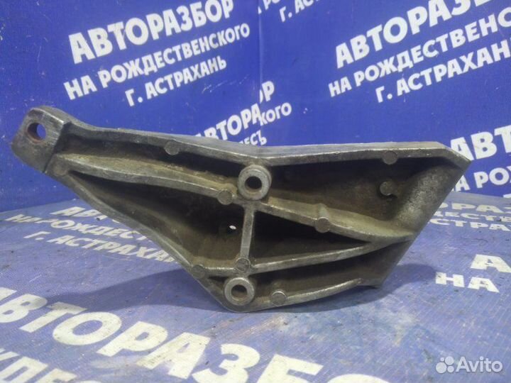 Кронштейн гидроусилителя руля Audi 80 седан 1995