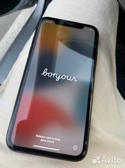 Телефон iPhone 11