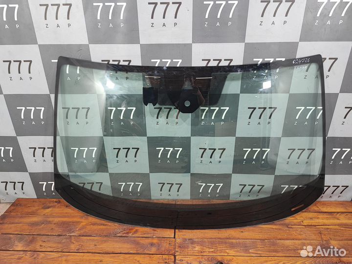 Стекло лобовое Skoda Kodiaq 16-22 Б/У Оригинал