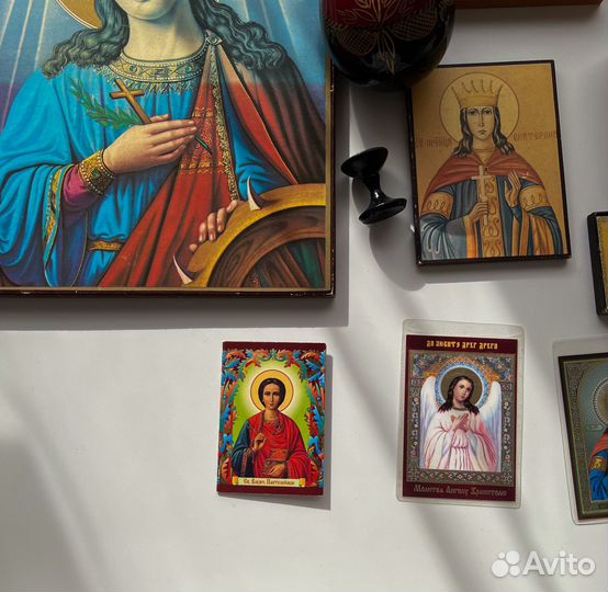 Иконы и яйцо иконописное