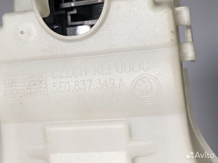 Ручка двери задняя левая Skoda Rapid 1.6 CWV 110