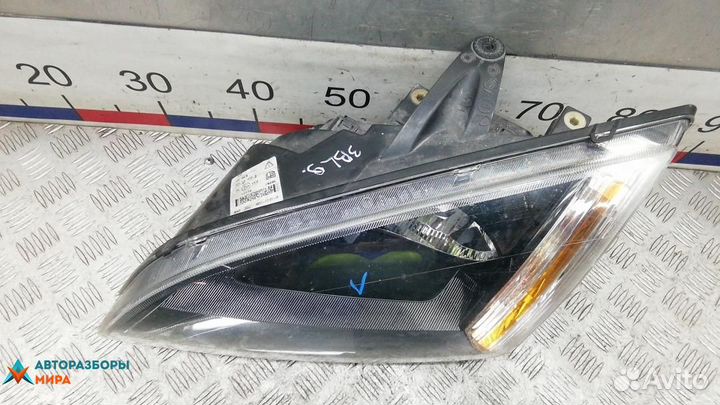 Фара левая Ford Focus 2 2006