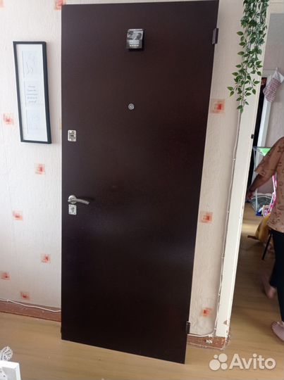Продам входную дверь