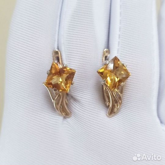 Серьги с синтетическим камнем Золото