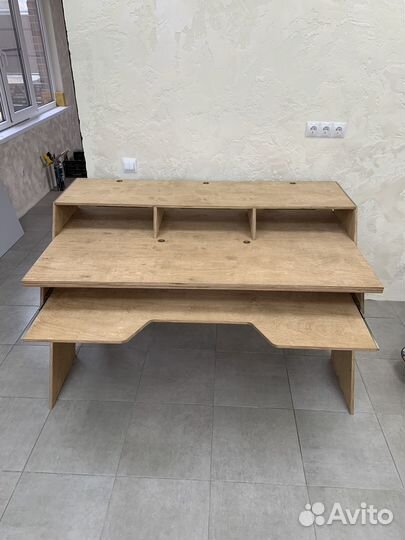 Студийный стол для музыкантов - Орех