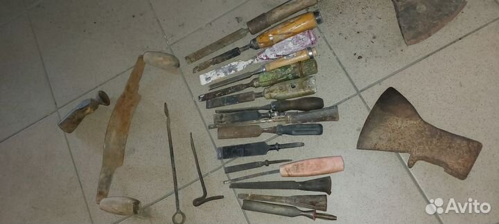 Инструменты пилы рубанки и прочее столярное старин