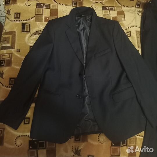 Продам школьный костюм