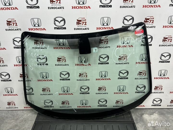 Стекло лобовое переднее Mazda Axela BK 2002-2008
