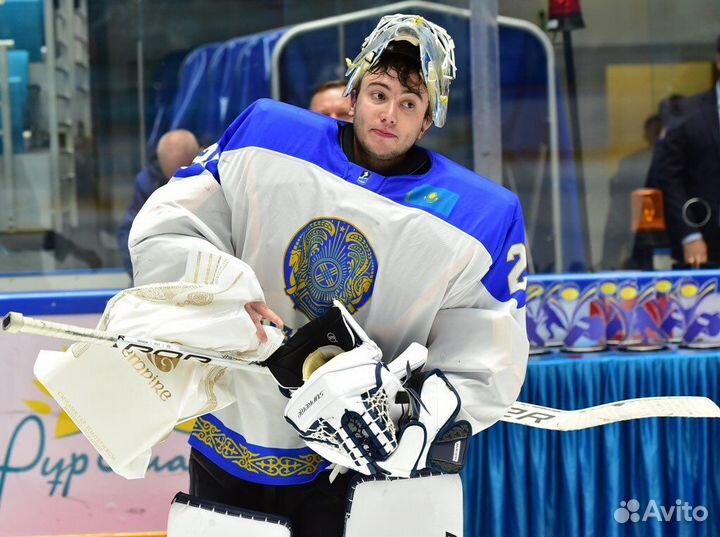 Тренер вратарей по хоккею с шайбой