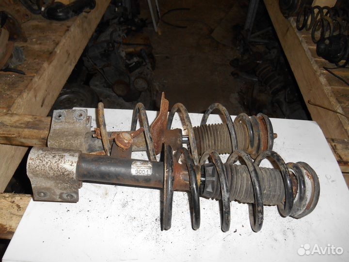 Стойка левая Peugeot 307 Пежо 307