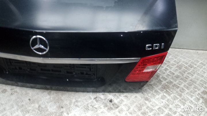 Крышка багажника Mercedes-Benz E-Class