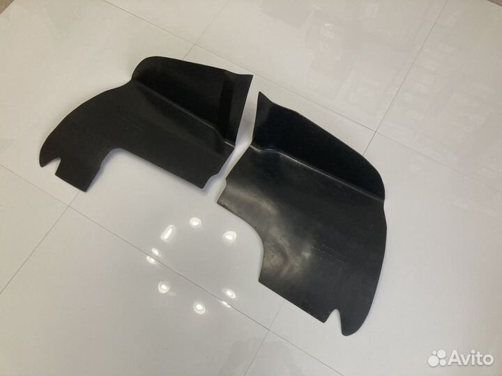 Подкрылок (1шт) Toyota Land Cruiser 100