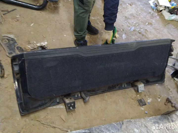 Крышка багажника нижняя Range Rover 2004