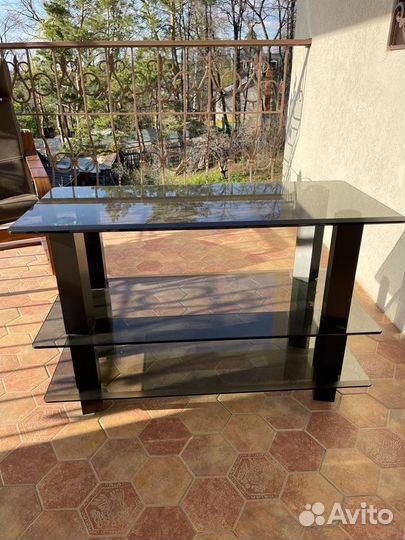 Стеклянная тумба под тв