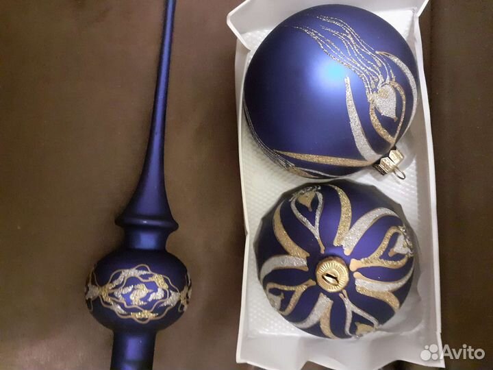 Новогодние украшения; парики, борода деда мороза