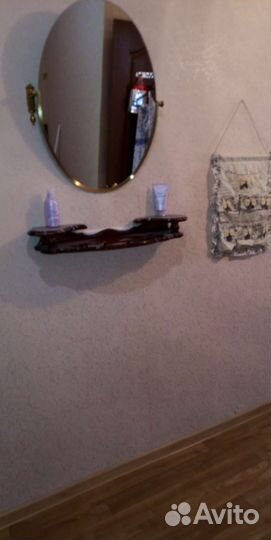 Зеркало с полкой