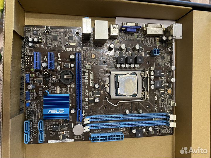 Материнская плата с процессором и памятью