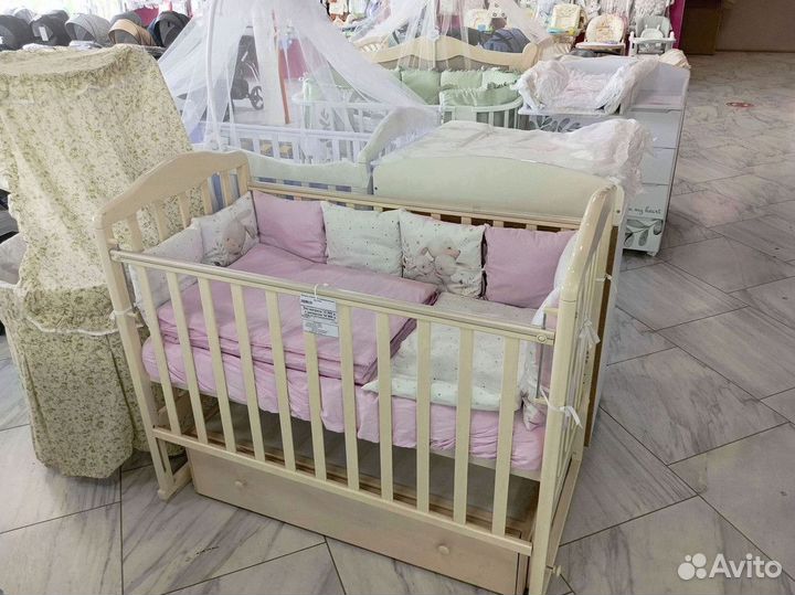 Кроватка с маятником