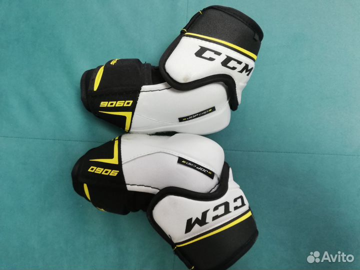 Хоккейная форма (Краги, нагрудник,шорты и другое)