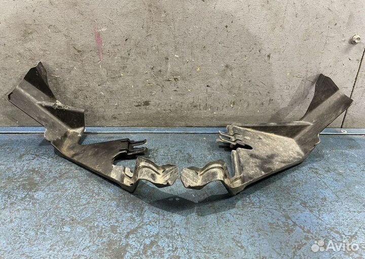 Дефлекторы радиатора Toyota Windom V30