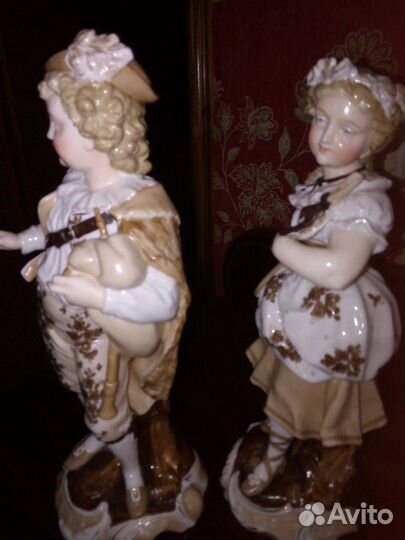 Старинная статуэтка