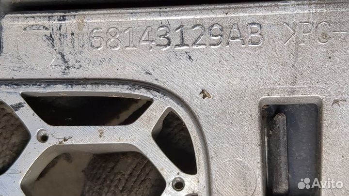 Решетка радиатора Jeep Grand Cherokee 2013, 2015