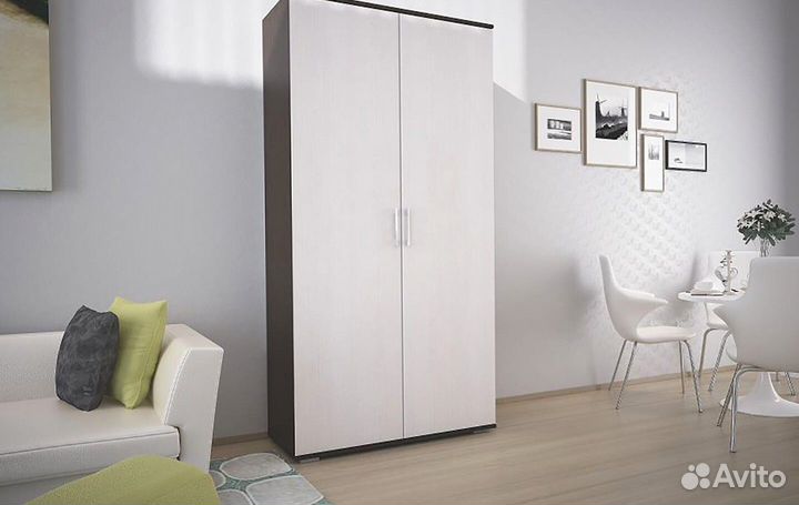 Шкаф распашной вместительный