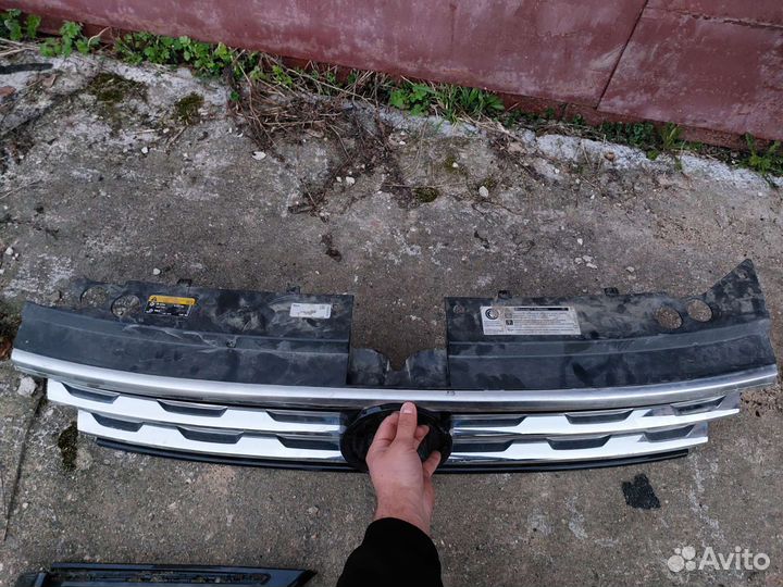 Решетка радиатора Volkswagen Tiguan 5NA853651gzll