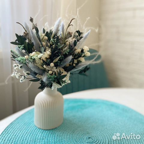 Букет из сухоцветов в вазе