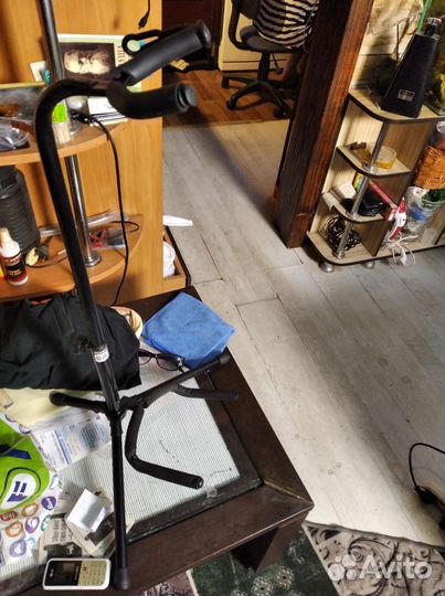 Подставка под гитару