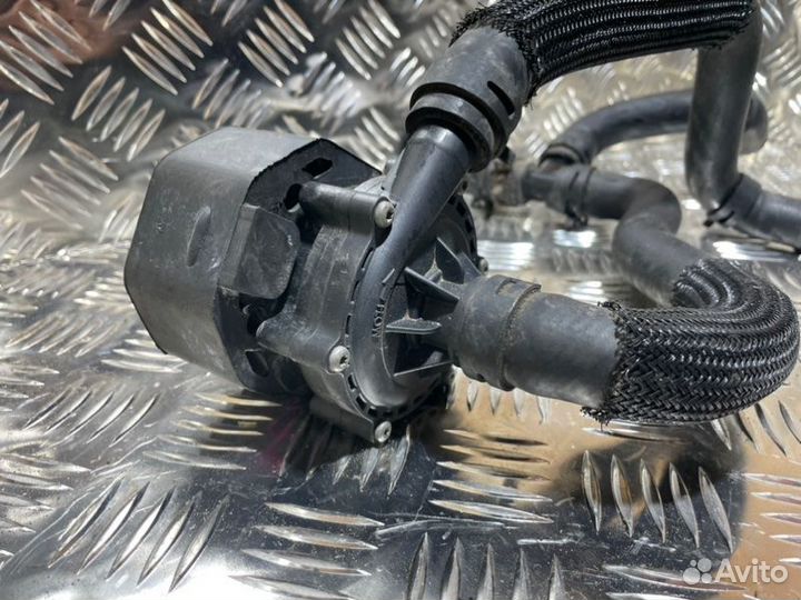 Водяная помпа Nissan Leaf AZE0 EM57