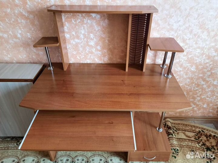 Компьютерный стол