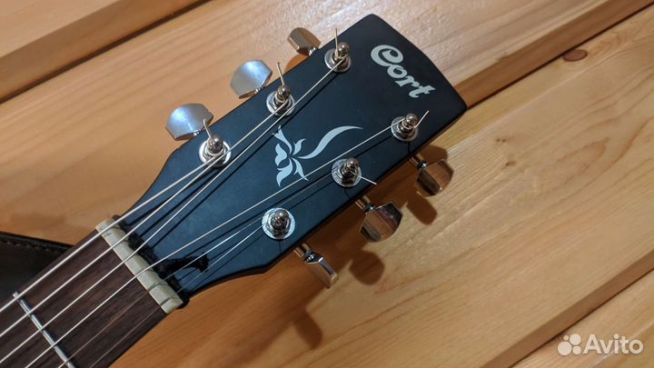 Акустическая гитара