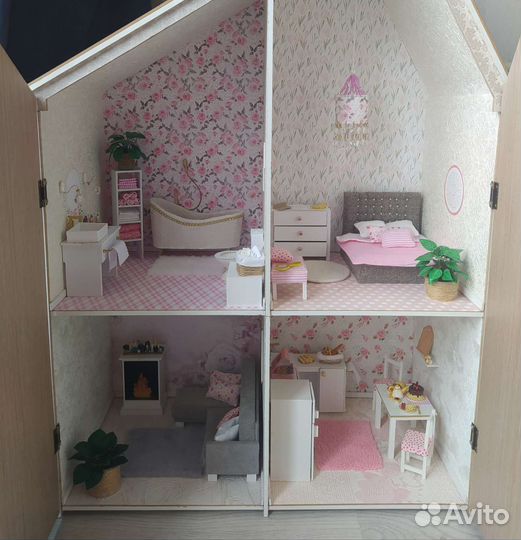 Кукольный домик с мебелью