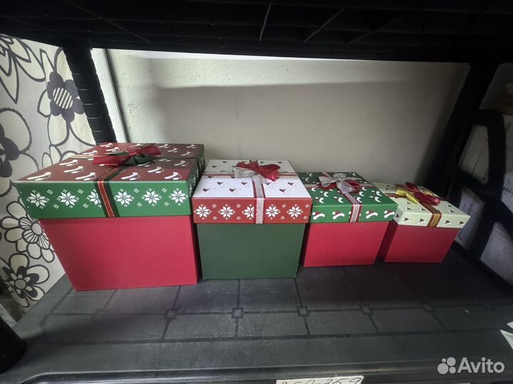 Новогодние подарочные коробки