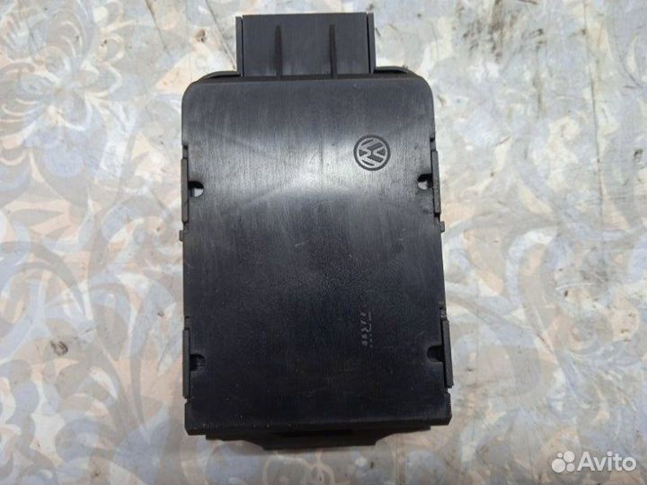 Кнопка стояночного тормоза Volkswagen Tiguan 5N1