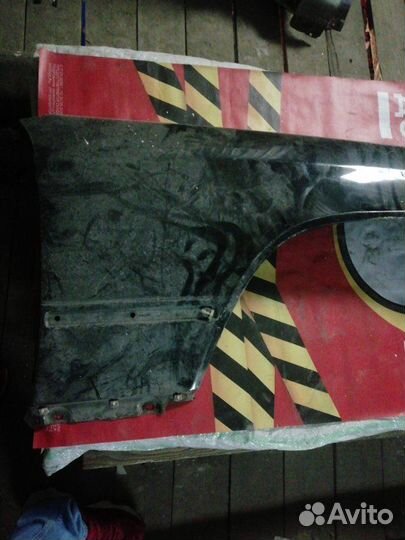 Крыло переднее правое Mercedes-Benz 124